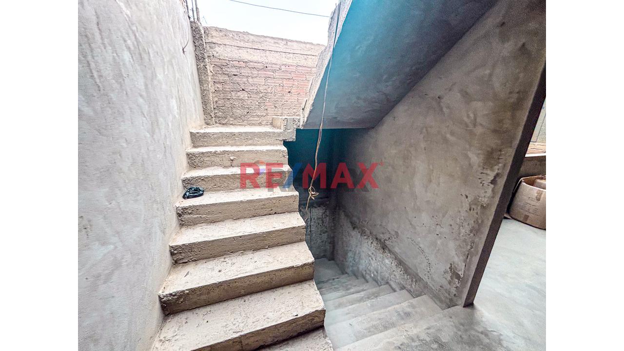 Se Vende Amplia Casa De 2 Pisos + Local Comercial En Puente Piedra - 18