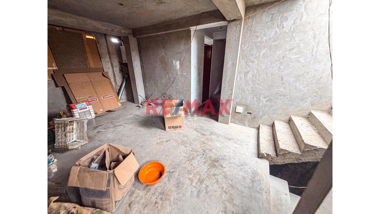Se Vende Amplia Casa De 2 Pisos + Local Comercial En Puente Piedra - 14