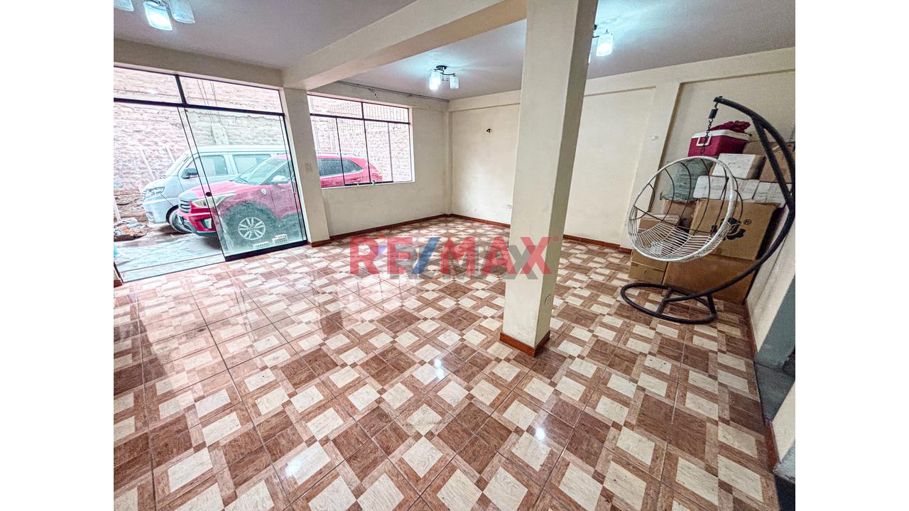 Se Vende Amplia Casa De 2 Pisos + Local Comercial En Puente Piedra - 6
