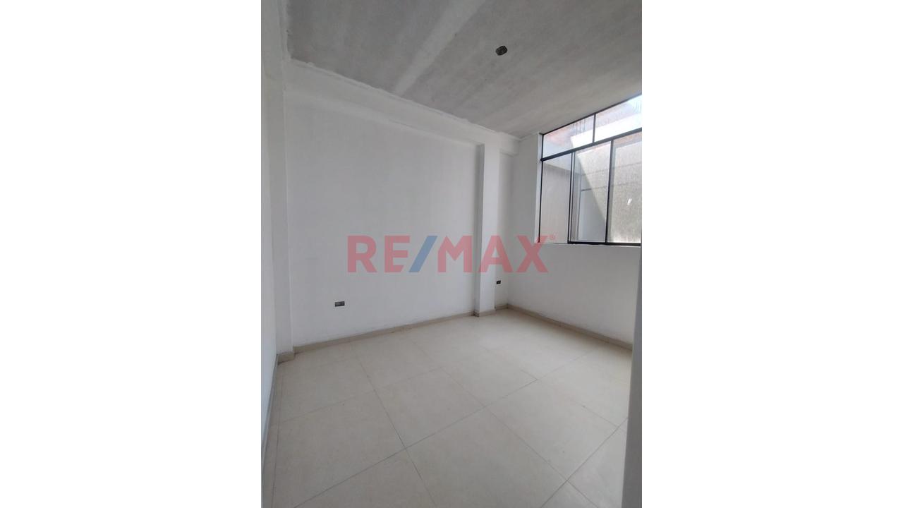 Casa de 6 dormitorios en Ventanilla, 212 m² — foto 2