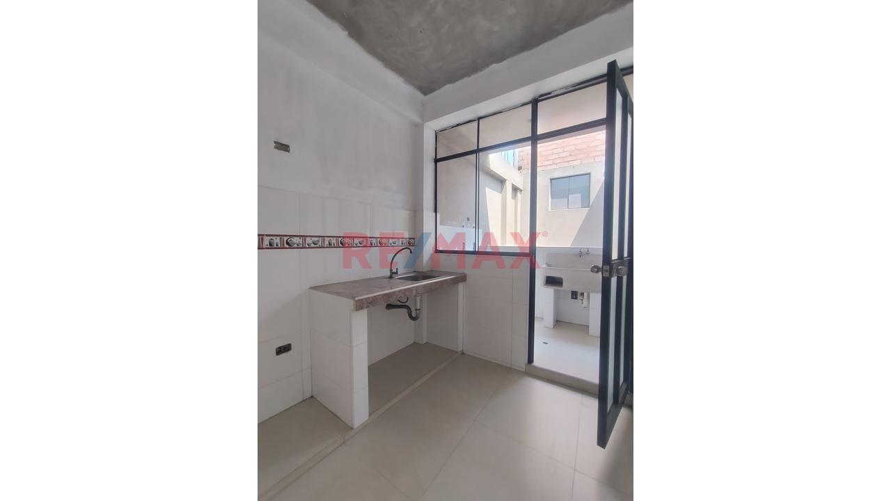 Casa de 6 dormitorios en Ventanilla, 212 m² — foto 4