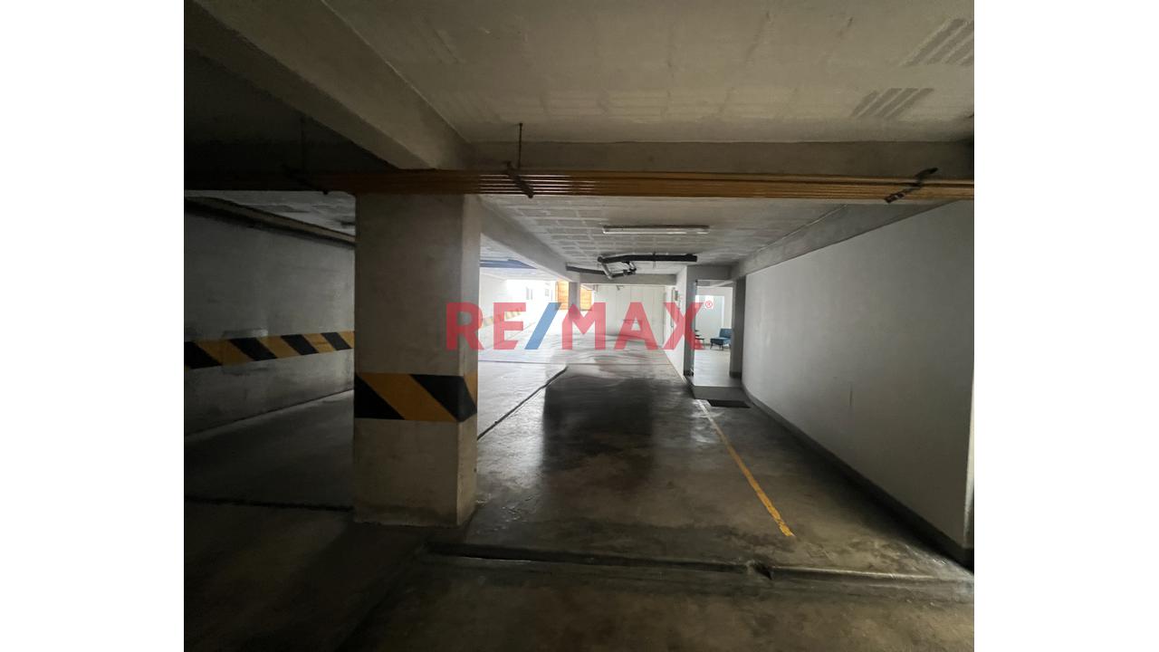 ¡Vendo Estacionamiento Lineal Para 02 Camionetas En Jr Toquepala, Surco! — foto 5