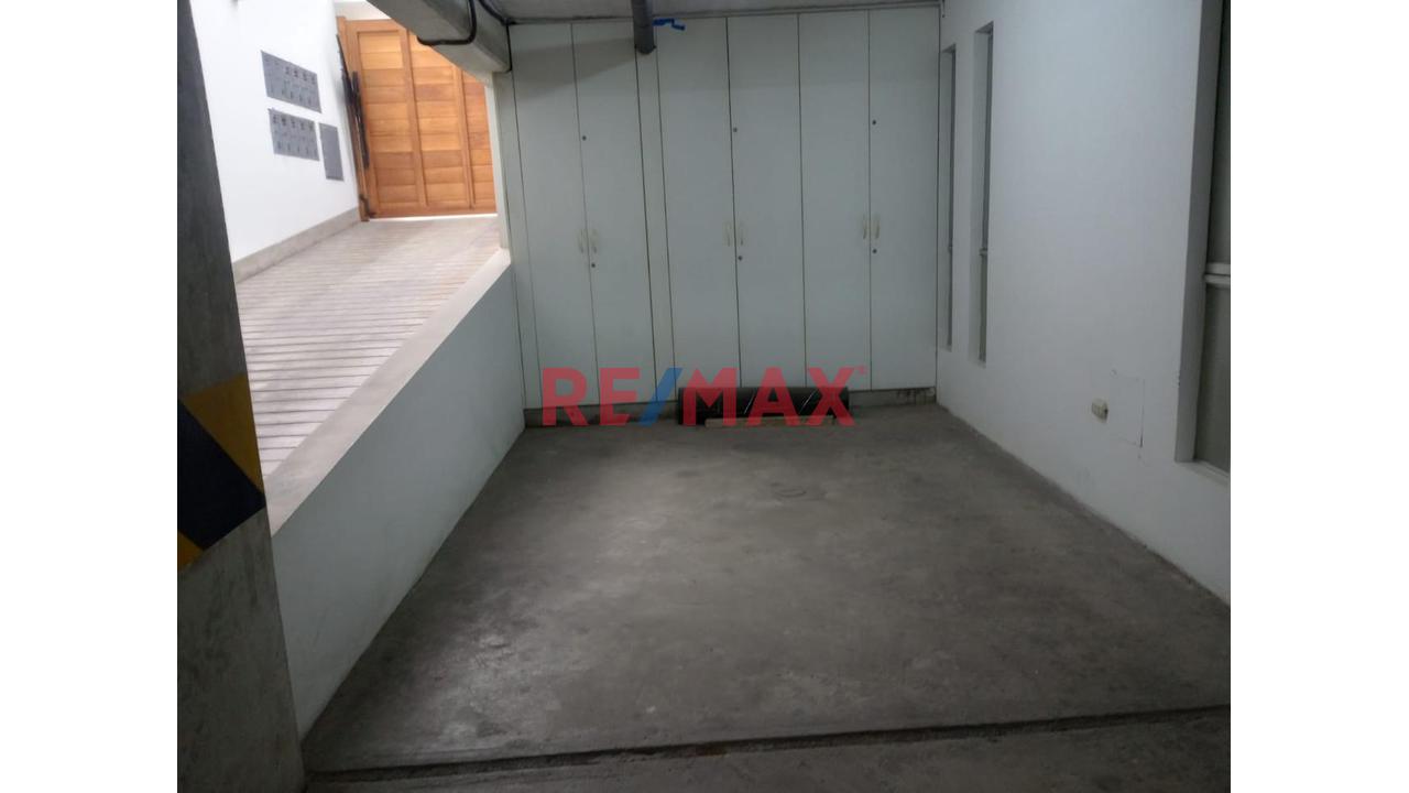 ¡Vendo Estacionamiento Lineal Para 02 Camionetas En Jr Toquepala, Surco! — foto 13