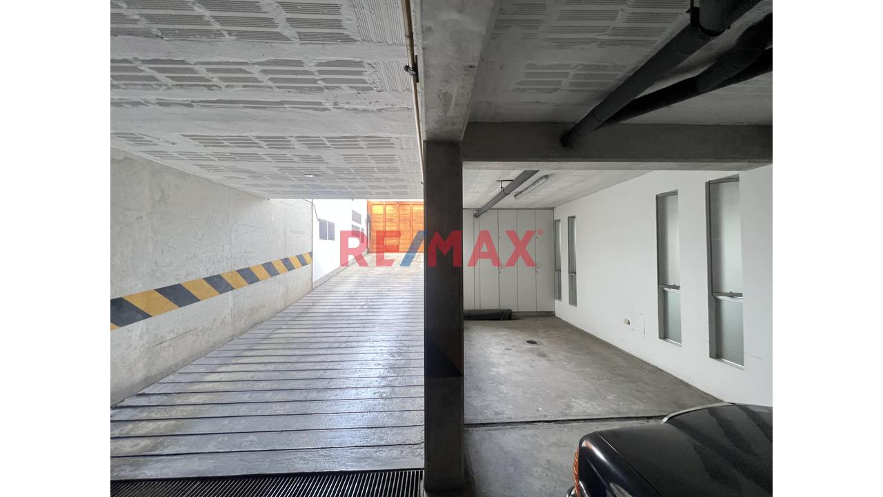 ¡Vendo Estacionamiento Lineal Para 02 Camionetas En Jr Toquepala, Surco! — foto 10
