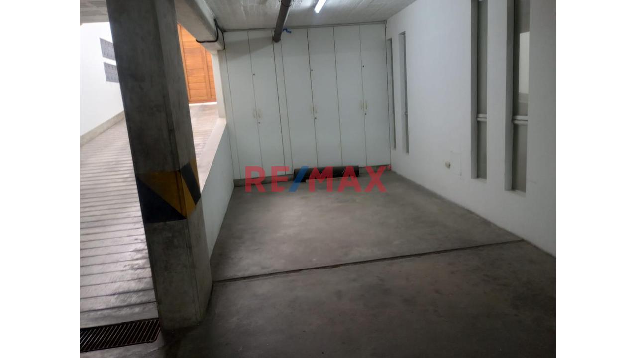 ¡Vendo Estacionamiento Lineal Para 02 Camionetas En Jr Toquepala, Surco! — foto 2