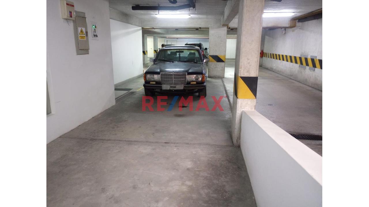 ¡Vendo Estacionamiento Lineal Para 02 Camionetas En Jr Toquepala, Surco! — foto 3