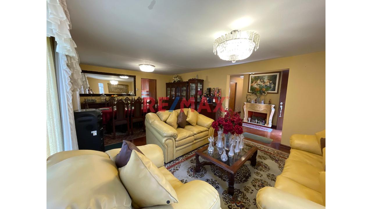 ¡Amplia Casa En Esquina En Venta En San Miguel! - 12