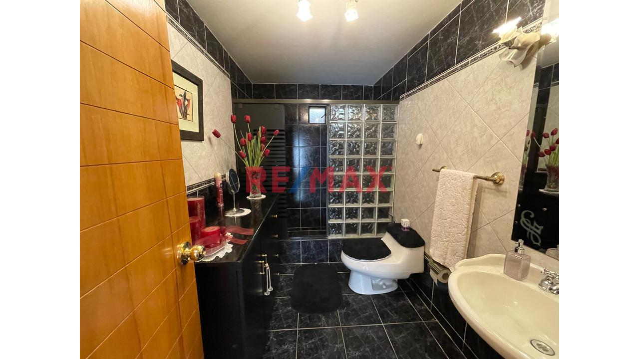 ¡Amplia Casa En Esquina En Venta En San Miguel! - 15