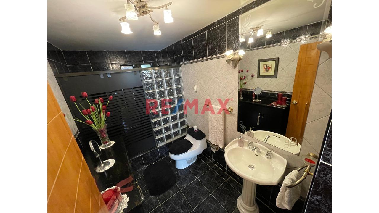 ¡Amplia Casa En Esquina En Venta En San Miguel! - 13
