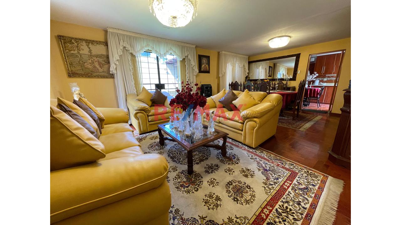 ¡Amplia Casa En Esquina En Venta En San Miguel! - 6