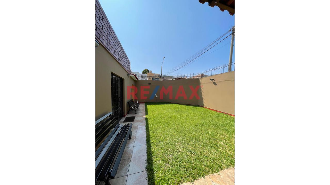 ¡Amplia Casa En Esquina En Venta En San Miguel! - 4
