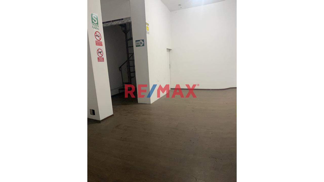 ¡Compra Tu Local Comercial En El Corazón Del Centro Financiero – Chinchón! - 8