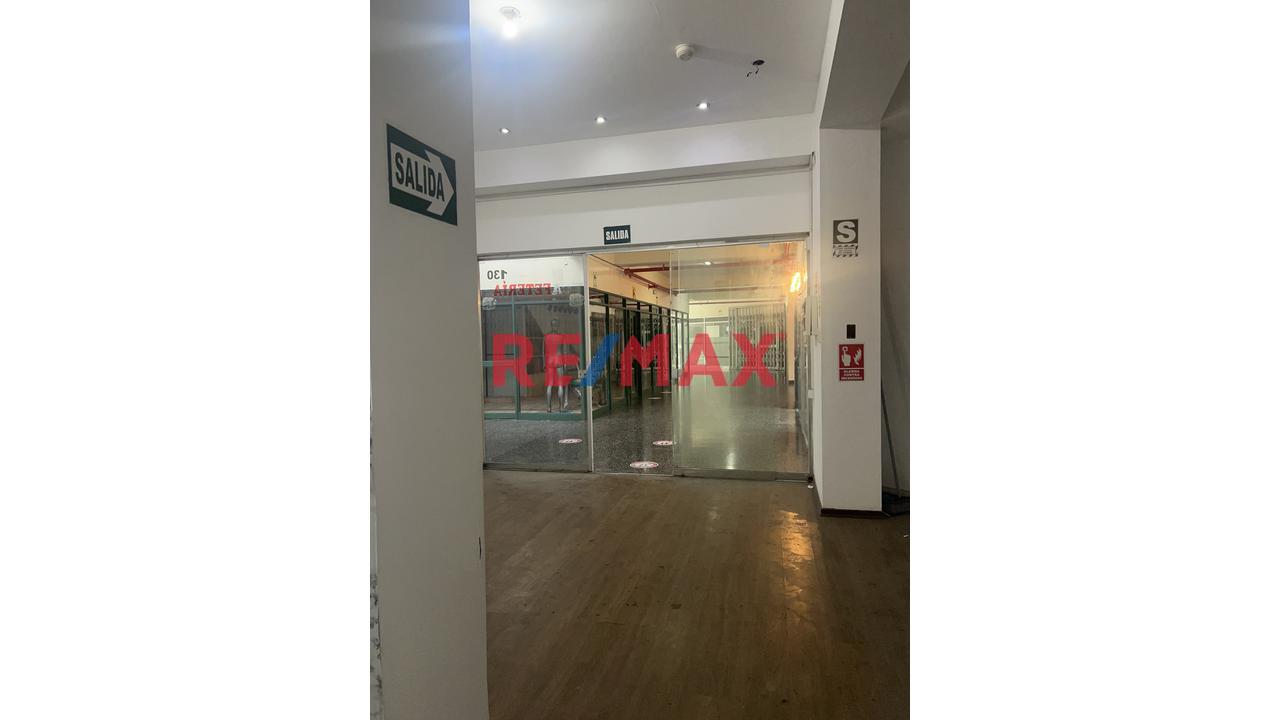 ¡Compra Tu Local Comercial En El Corazón Del Centro Financiero – Chinchón! - 3