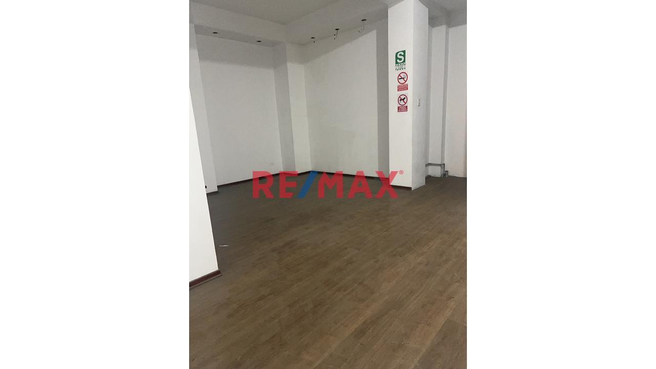 ¡Compra Tu Local Comercial En El Corazón Del Centro Financiero – Chinchón! - 7