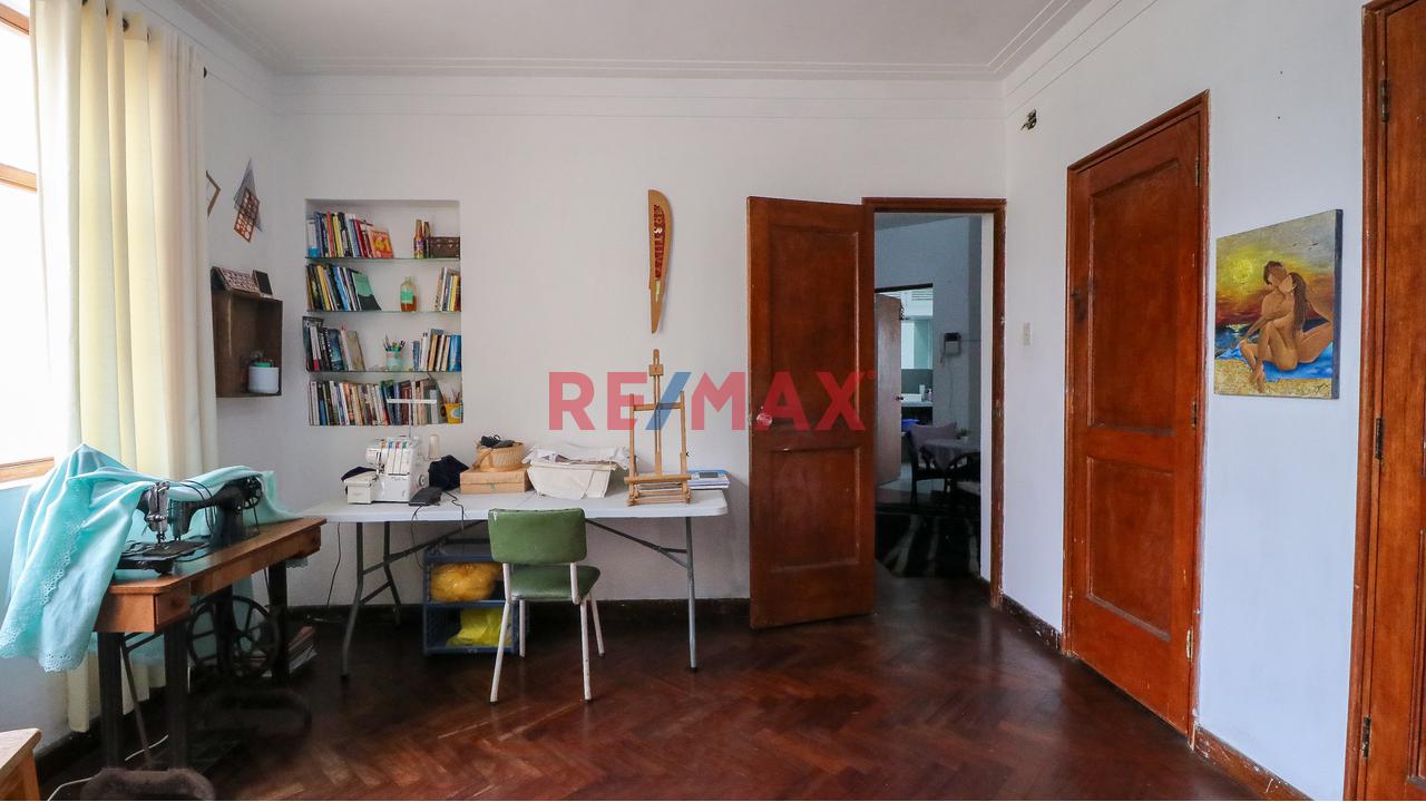 Casa Comercial En Venta En Jesús María | A Espalda De Clínica San Felipe | 330 M² - 7 Pisos - 4