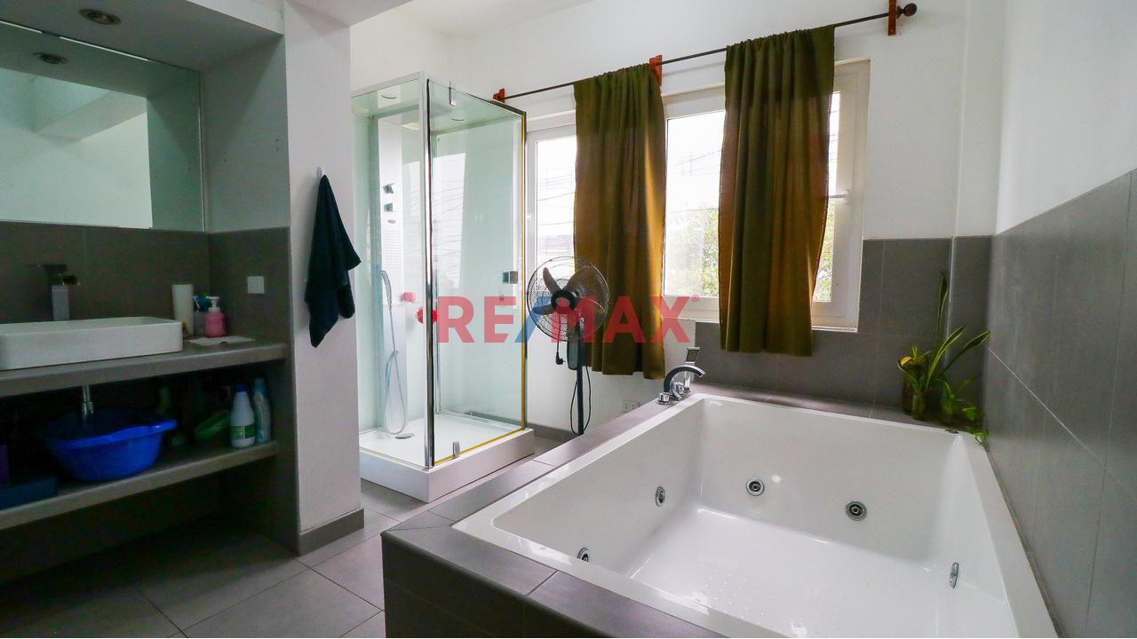 Casa Comercial En Venta En Jesús María | A Espalda De Clínica San Felipe | 330 M² - 7 Pisos - 3
