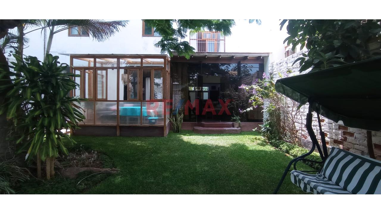 Casa de 4 dormitorios en Jesus Maria, 241 m²