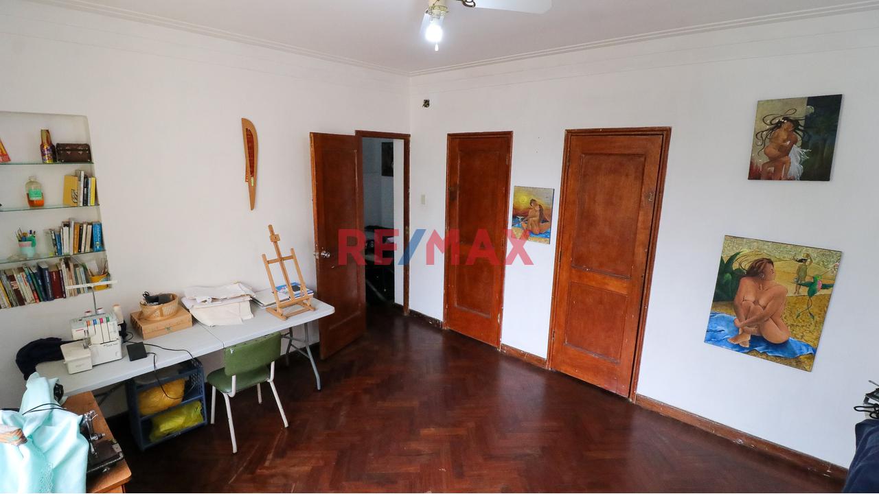 Casa Comercial En Venta En Jesús María | A Espalda De Clínica San Felipe | 330 M² - 7 Pisos - 8