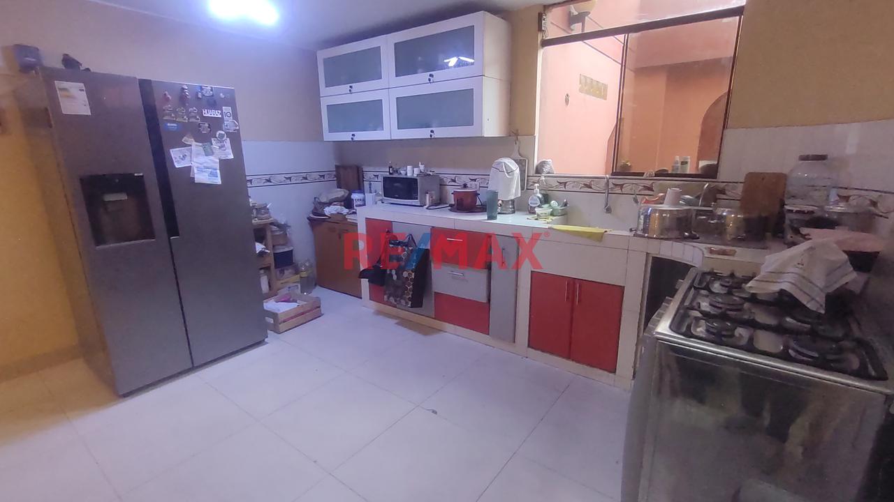 Casa de 8 dormitorios y 3 baños ubicado en Santa Anita Casa de 8 dormitorios y 3 baños ubicado en Santa Anita