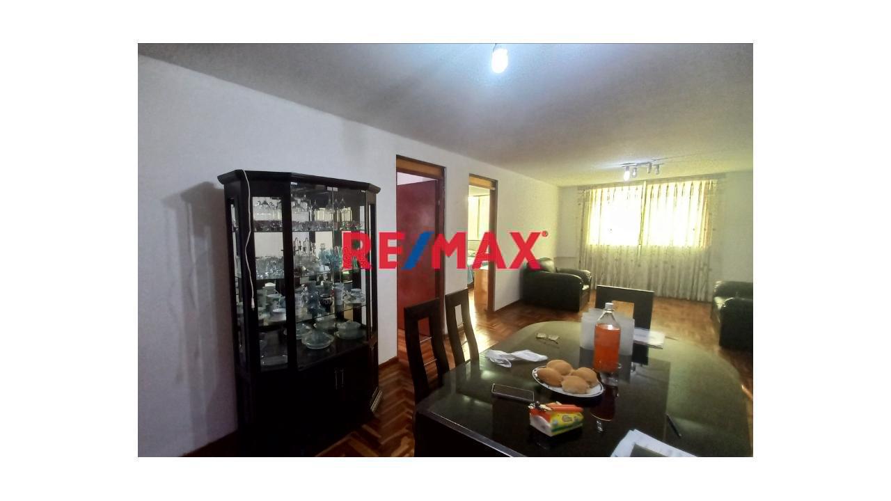 Venta Amplio Departamento En Breña 3Er Piso