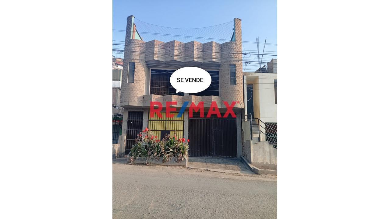 Se Vende Casa  De 4 Pisos Con Local Comercial En Avenida Con Doble Frente