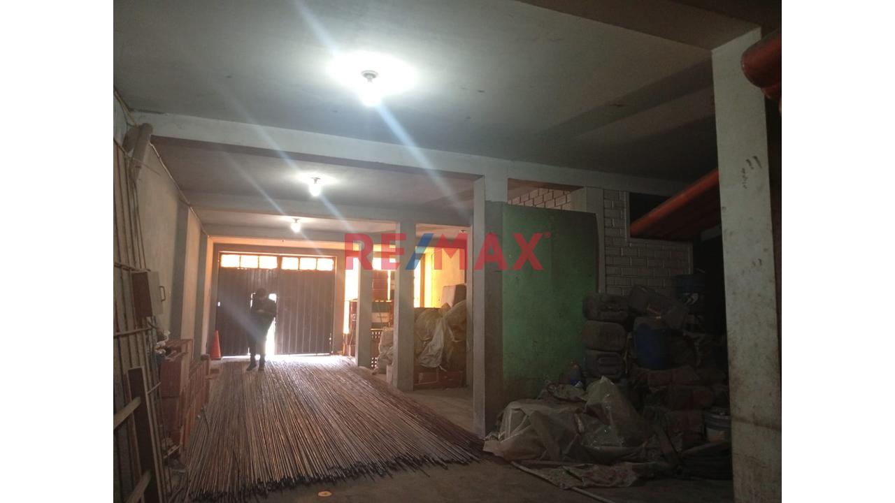 Se Vende Casa  De 4 Pisos Con Local Comercial En Avenida Con Doble Frente — foto 12