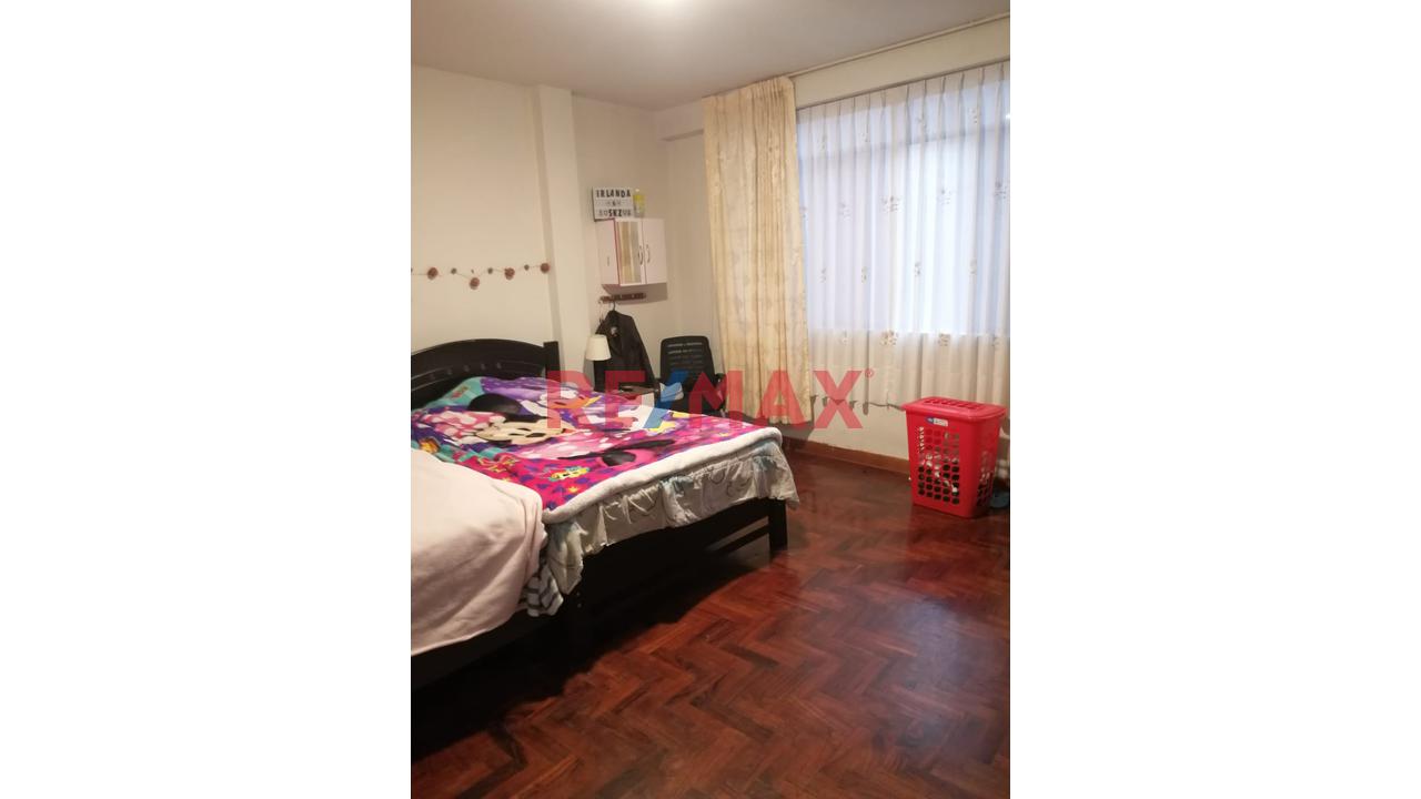 Casa de 9 dormitorios y 7 baños ubicado en Ate Casa de 9 dormitorios y 7 baños ubicado en Ate
