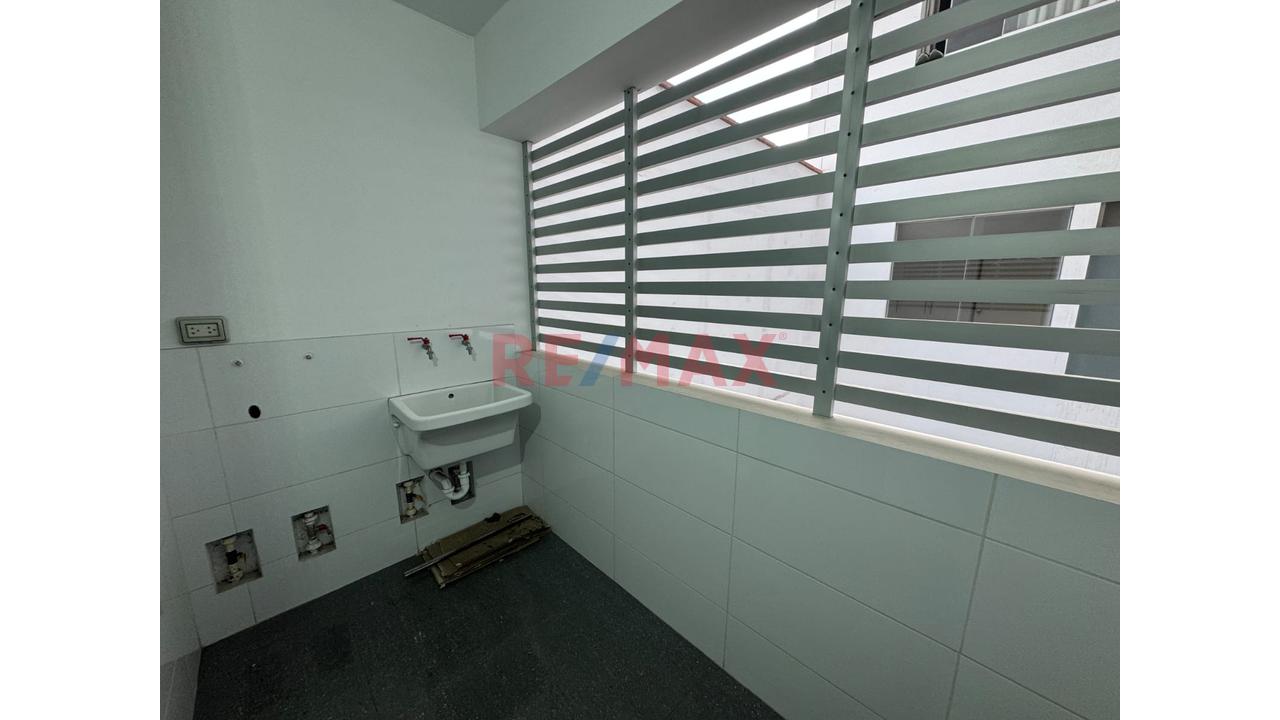 Dúplex En Venta En Lince De Estreno Con Cochera Y Depósito Sin Alcabala - 7
