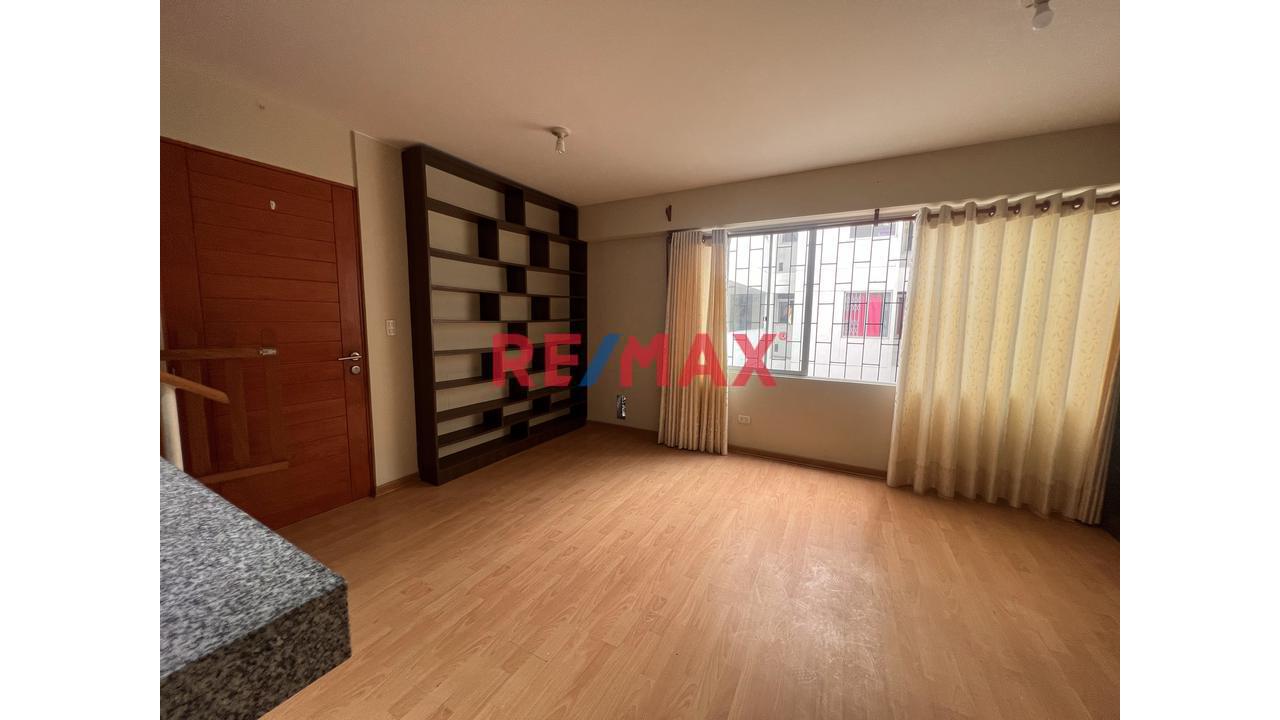 Se Vende Dúplex Moderno + Estacionamiento + Excelente Ubicación. - 1