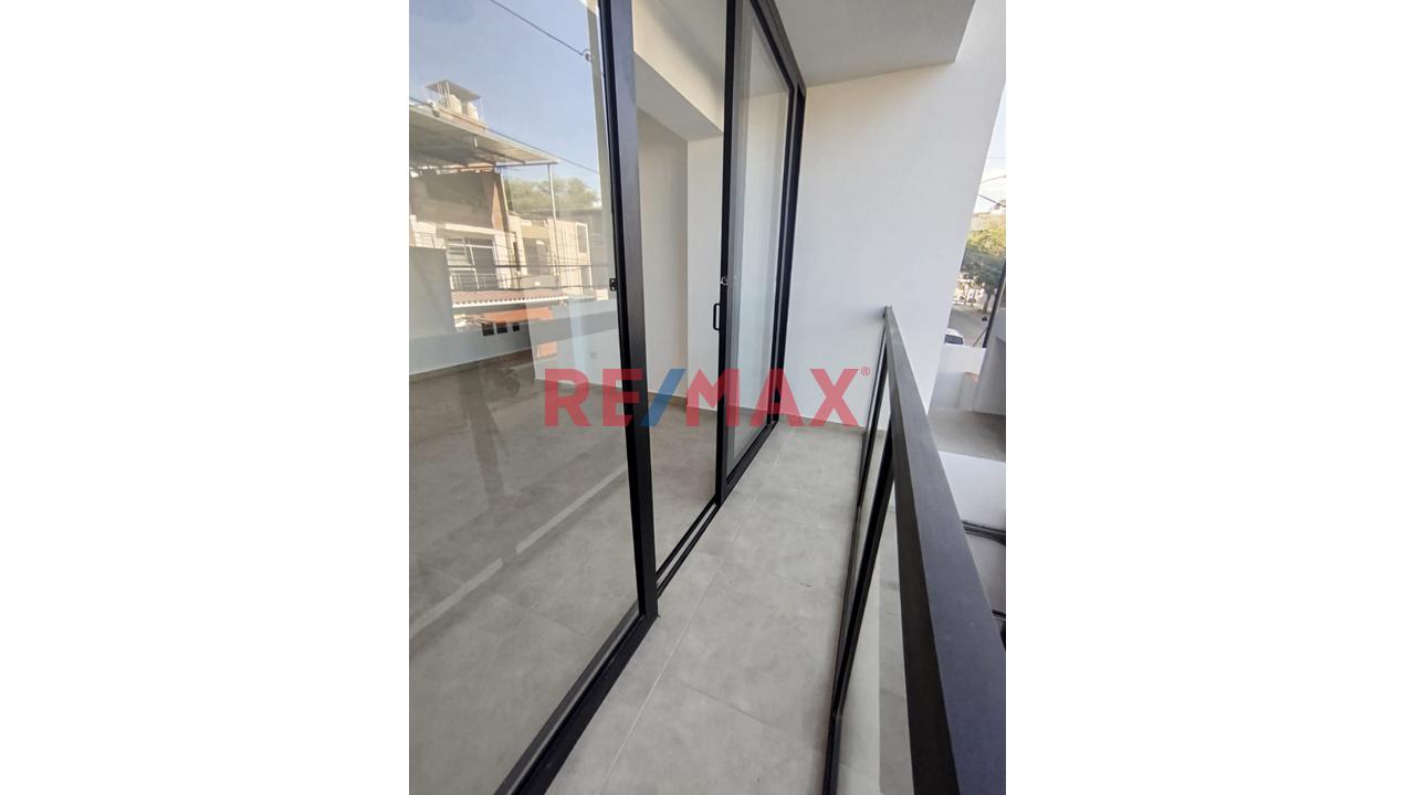 Venta De Departamento De Estreno En Cuarto Piso Con Ascensor - 4