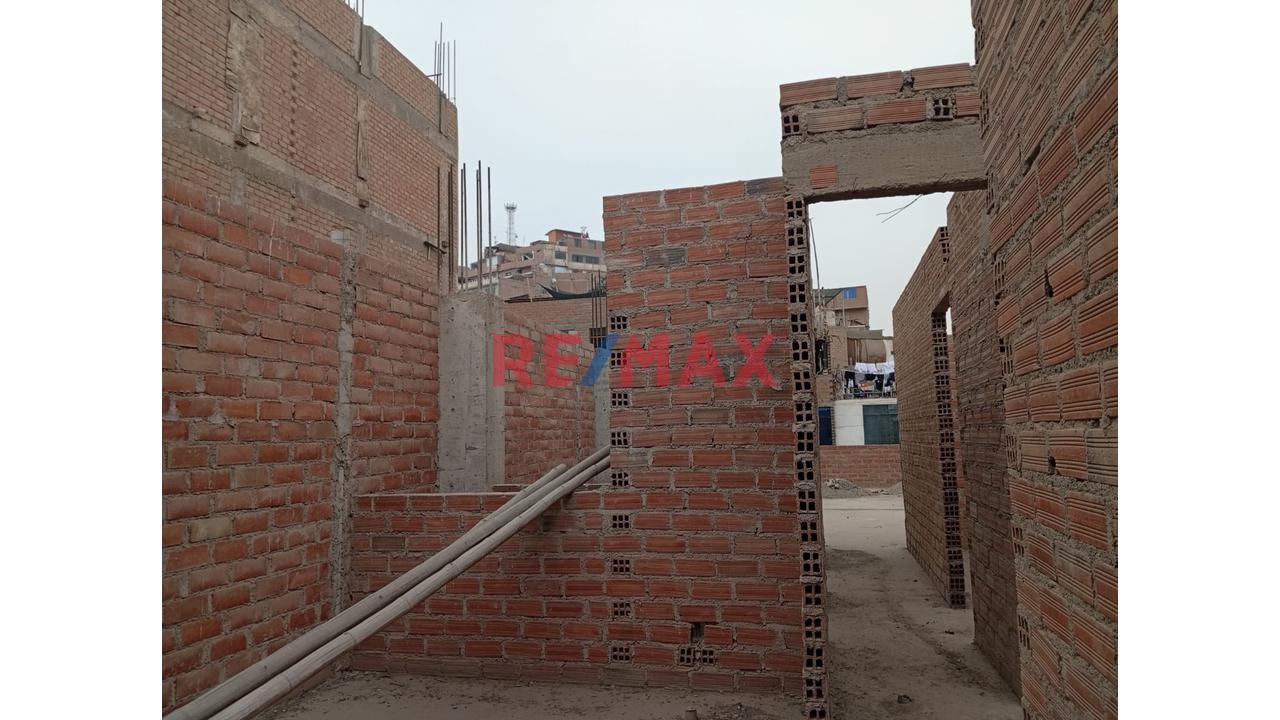 Casa En Venta Con Cochera Y Local - 13