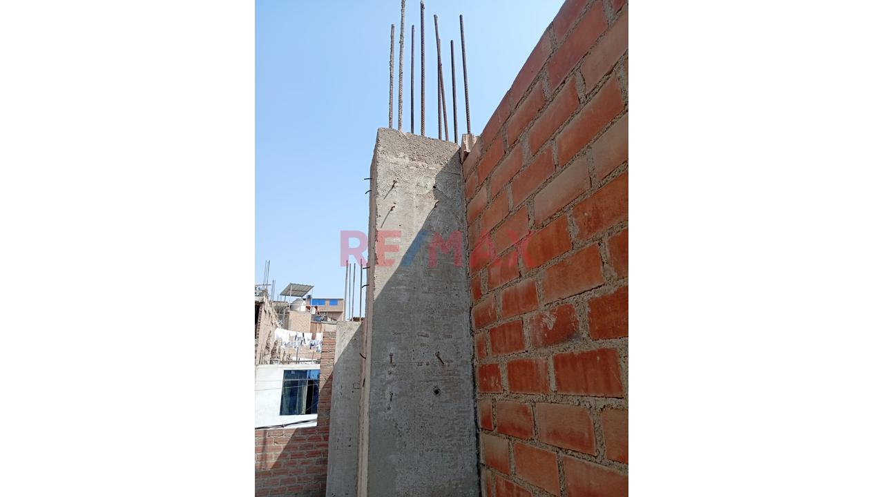 Casa En Venta Con Cochera Y Local - 17