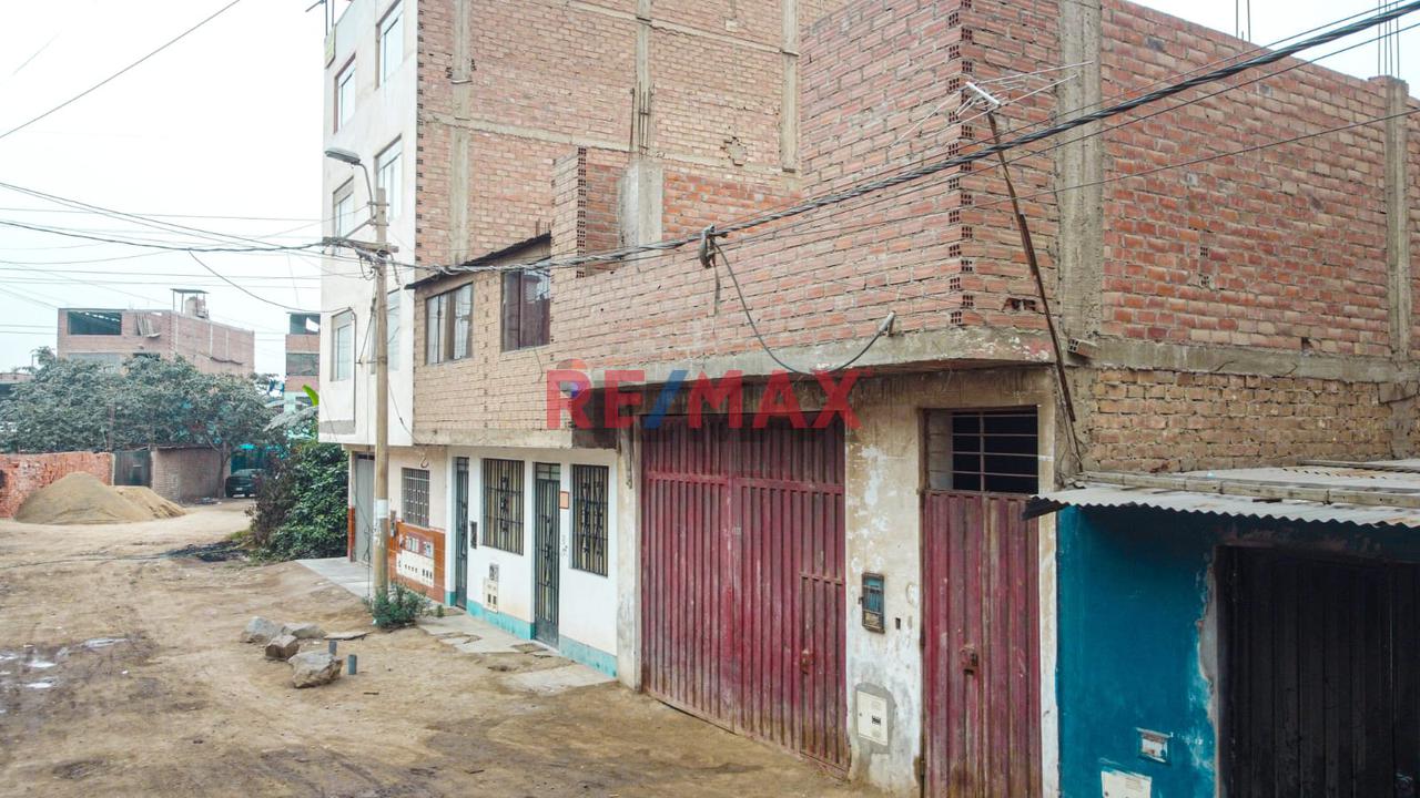 Casa En Venta Con Cochera Y Local - 2