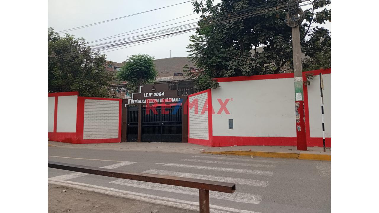 Casa En Venta Con Cochera Y Local - 11