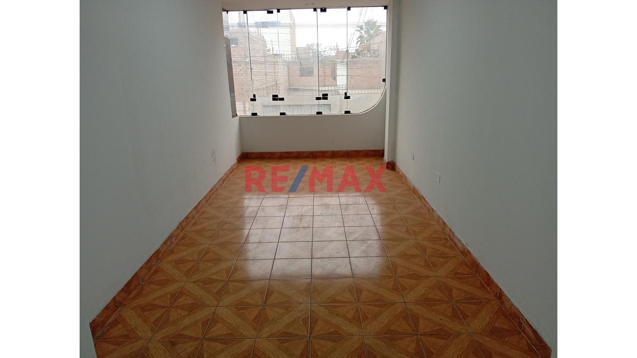 Precio Increible. Casa En Venta Con Tres Departamentos Amplios, Callao - 11