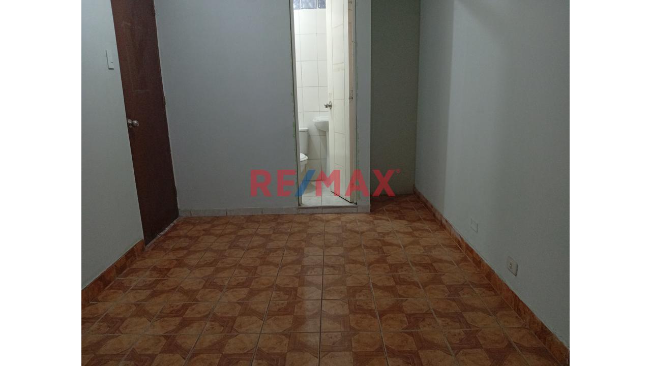 Precio Increible. Casa En Venta Con Tres Departamentos Amplios, Callao - 6