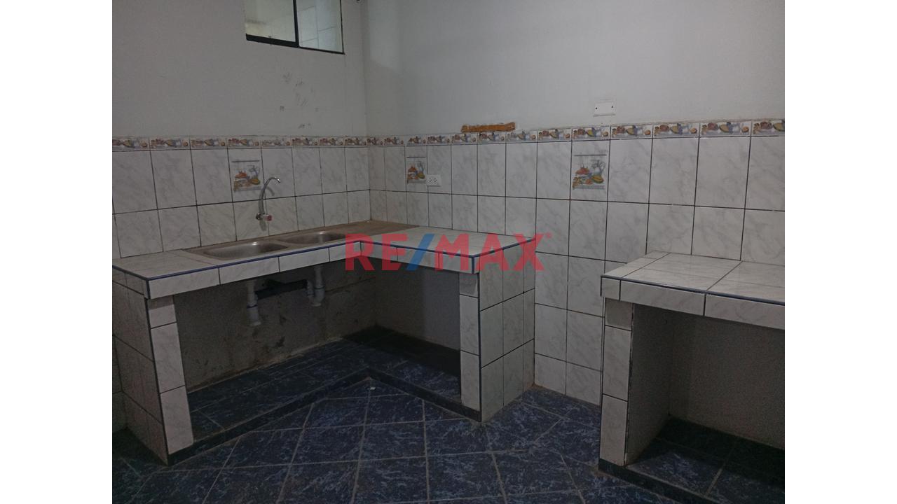 Precio Increible. Casa En Venta Con Tres Departamentos Amplios, Callao - 10