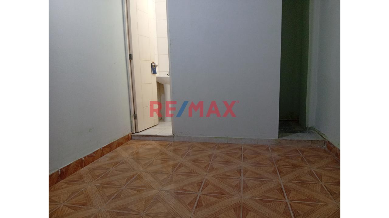 Precio Increible. Casa En Venta Con Tres Departamentos Amplios, Callao - 5