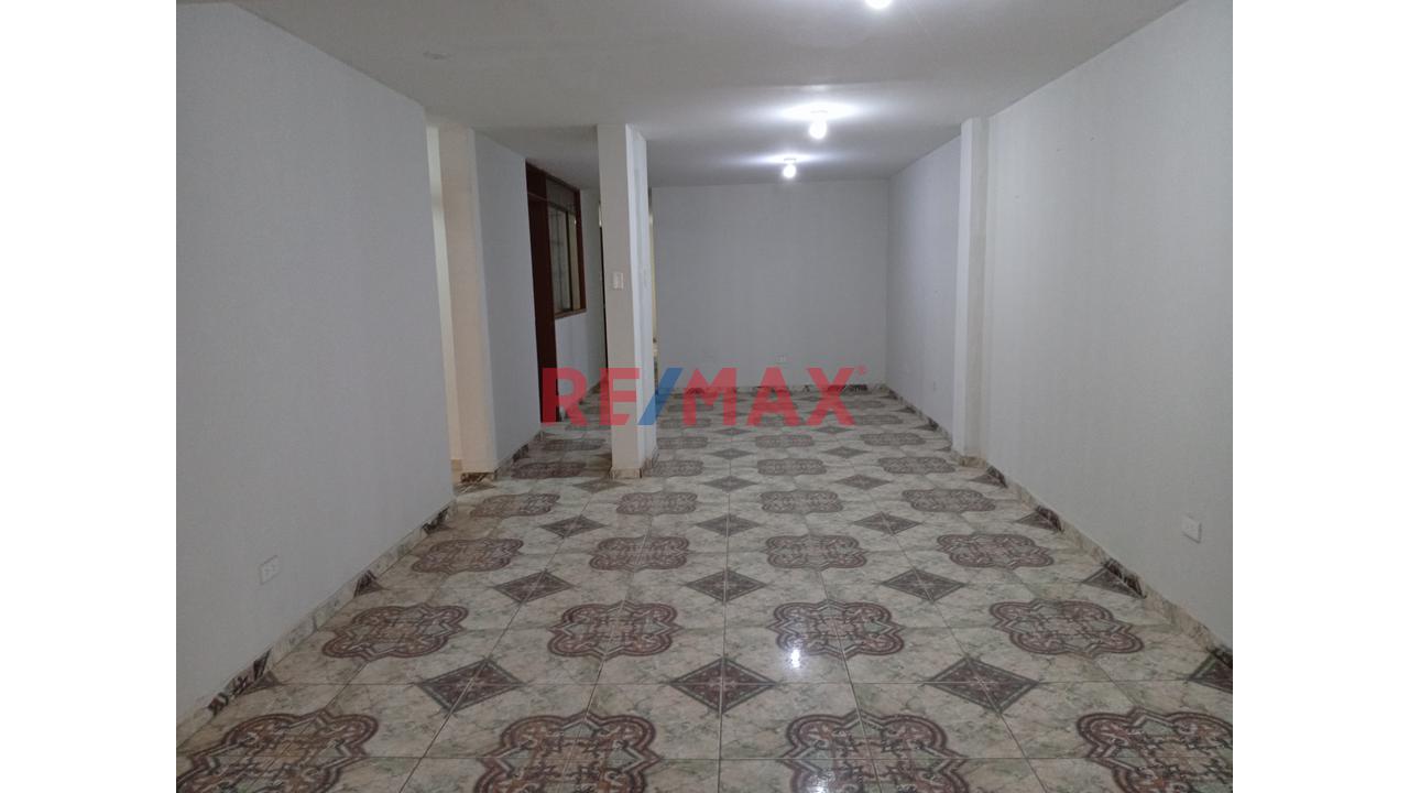 Precio Increible. Casa En Venta Con Tres Departamentos Amplios, Callao - 9