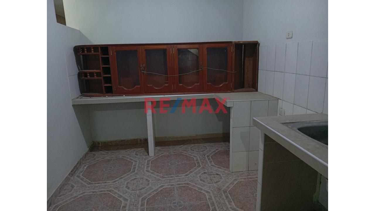 Precio Increible. Casa En Venta Con Tres Departamentos Amplios, Callao - 4