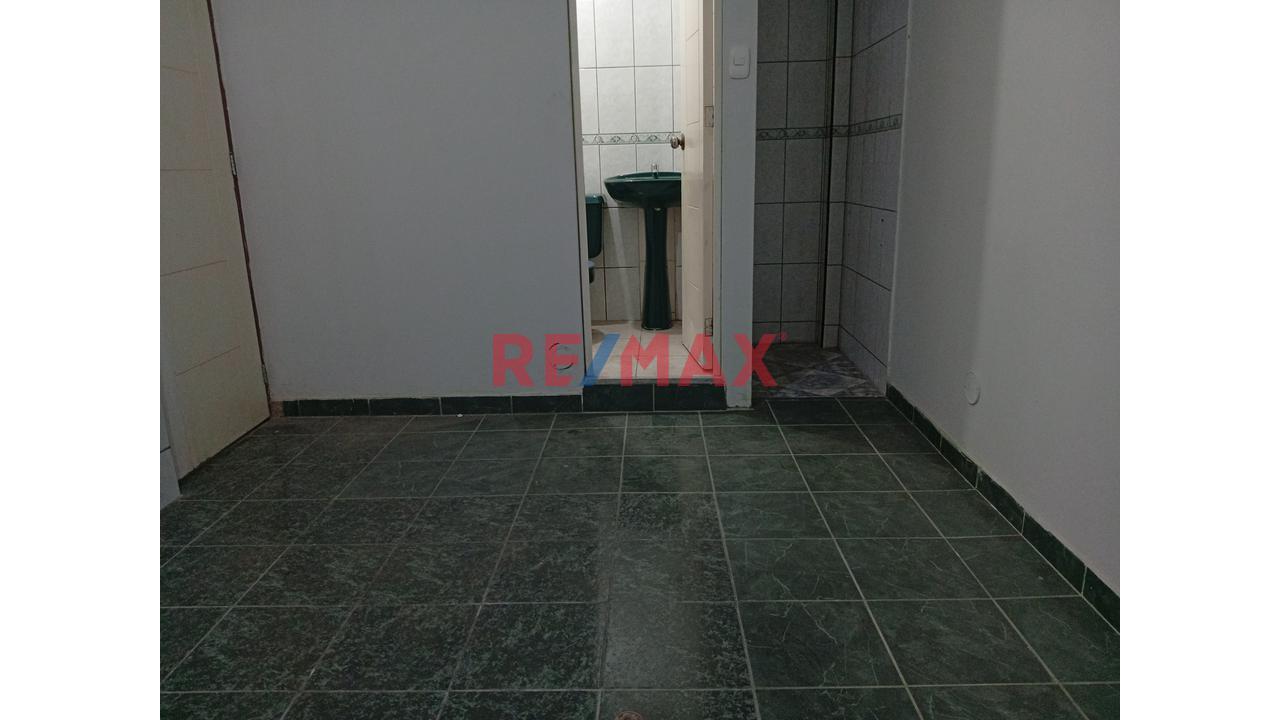 Precio Increible. Casa En Venta Con Tres Departamentos Amplios, Callao - 7