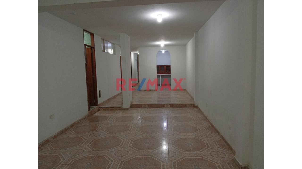 Precio Increible. Casa En Venta Con Tres Departamentos Amplios, Callao - 3
