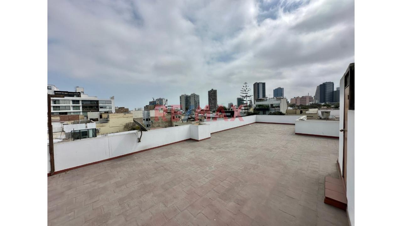 Dúplex En Venta – Av. Guardia Civil, San Isidro, 4 Habitaciones, 4 Baños, 2 Cocheras, 1 Deposito, Dos Terrazas Amplias Vsta A La C Alle Y Posterior, Habitaciones Amobladas, Excelente Vista Externa, En — foto 7