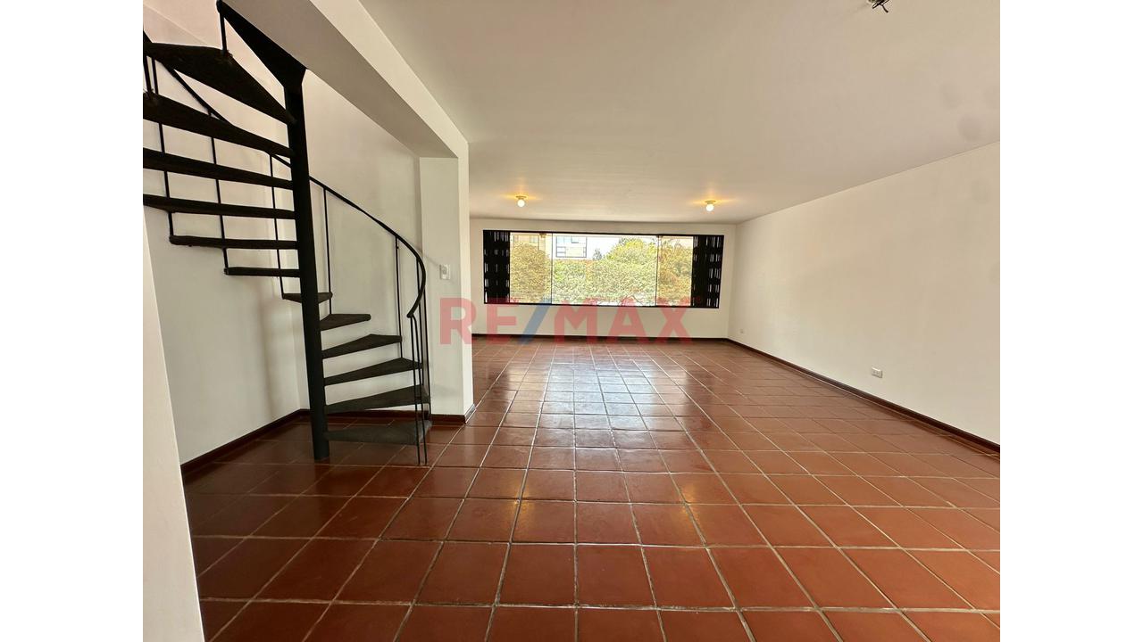 Dúplex En Venta – Av. Guardia Civil, San Isidro, 4 Habitaciones, 4 Baños, 2 Cocheras, 1 Deposito, Dos Terrazas Amplias Vsta A La C Alle Y Posterior, Habitaciones Amobladas, Excelente Vista Externa, En — foto 11
