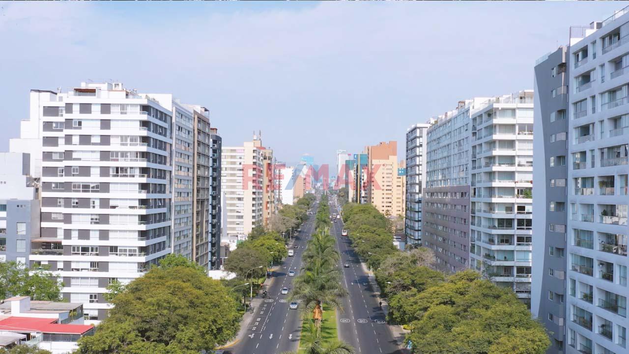 Departamento Privilegiado Con Vista Al Fututo | Magdalena Límite Con San Isidro — foto 3