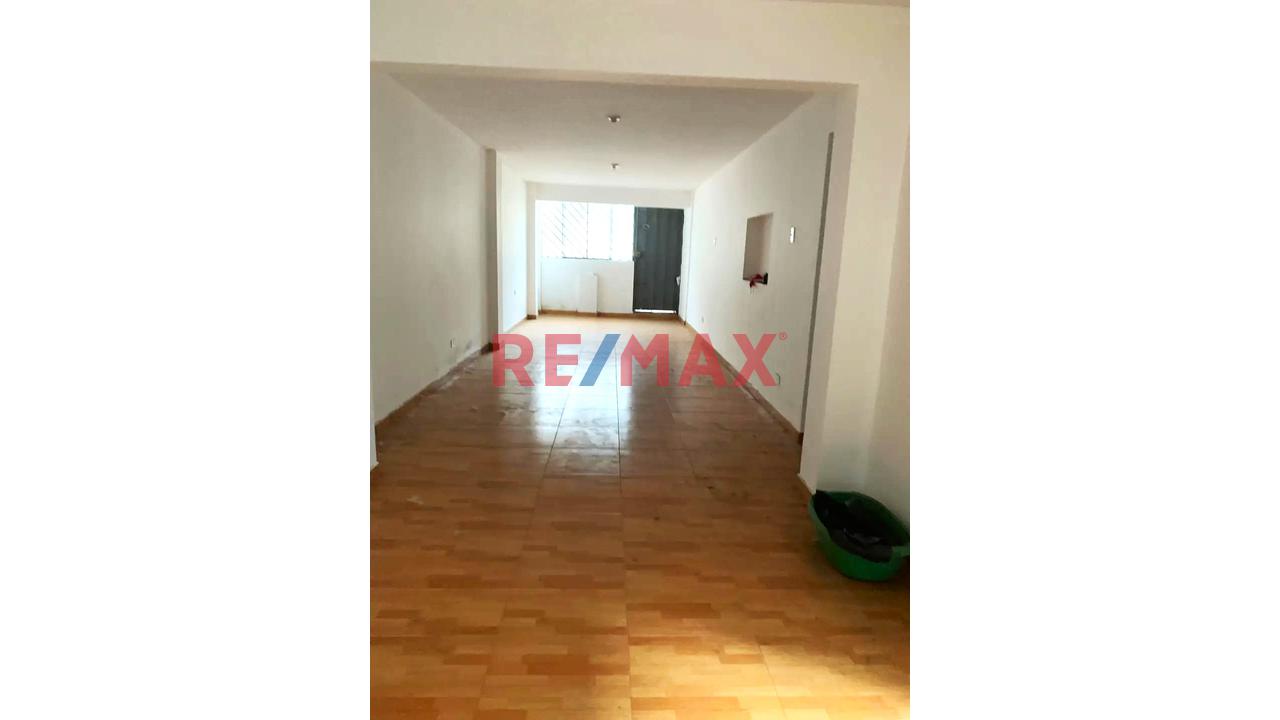 ¡Venta De Espaciosa Casa Familiar En San Juan De Miraflores! - 3