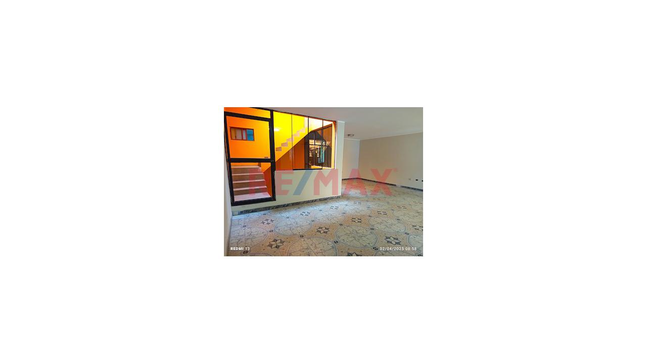 🏡 Alquiler De Casa Completa – Ideal Para Negocio + Vivienda / Oficinas / Consultorios En Carabayllo (A 1/2 Cdra De Av. Universitaria) — foto 11