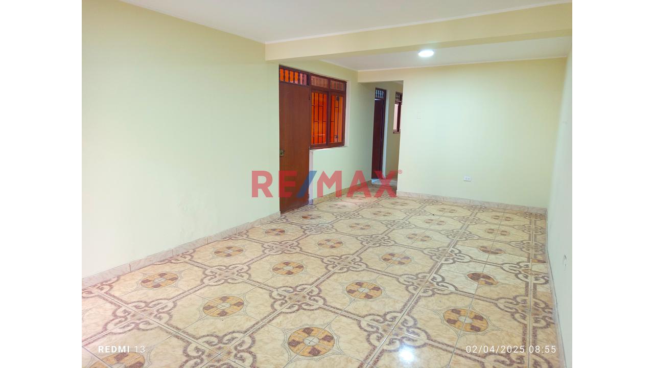 🏡 Alquiler De Casa Completa – Ideal Para Negocio + Vivienda / Oficinas / Consultorios En Carabayllo (A 1/2 Cdra De Av. Universitaria) — foto 9