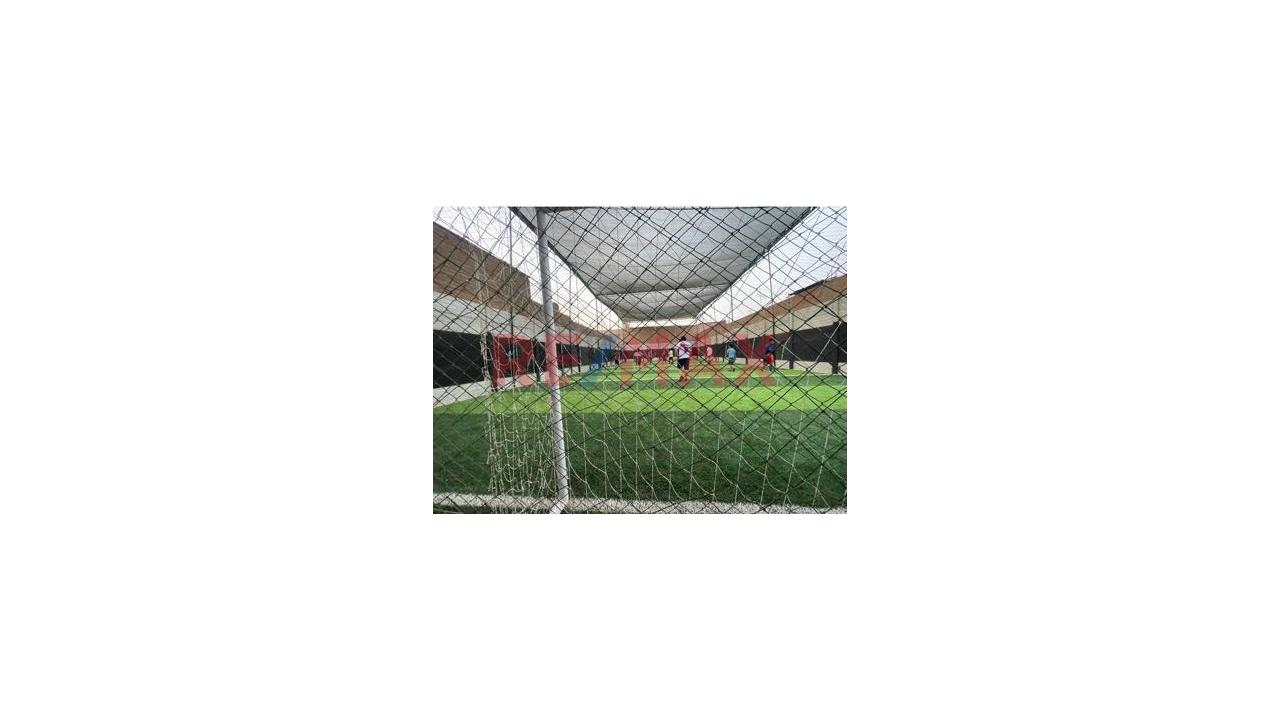Terreno Abierto Con Grass Sintetico — foto 4