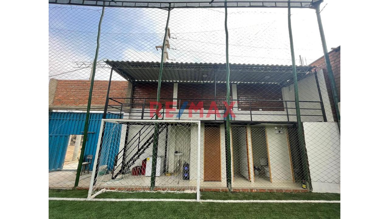 Terreno Abierto Con Grass Sintetico — foto 3
